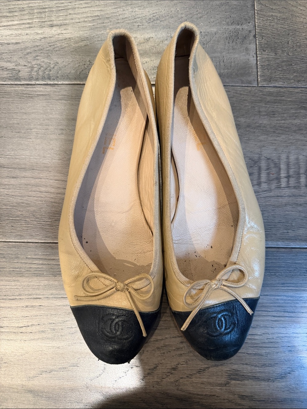 CHANEL Two-Tone Leather Ballet Flats in Beige and Black